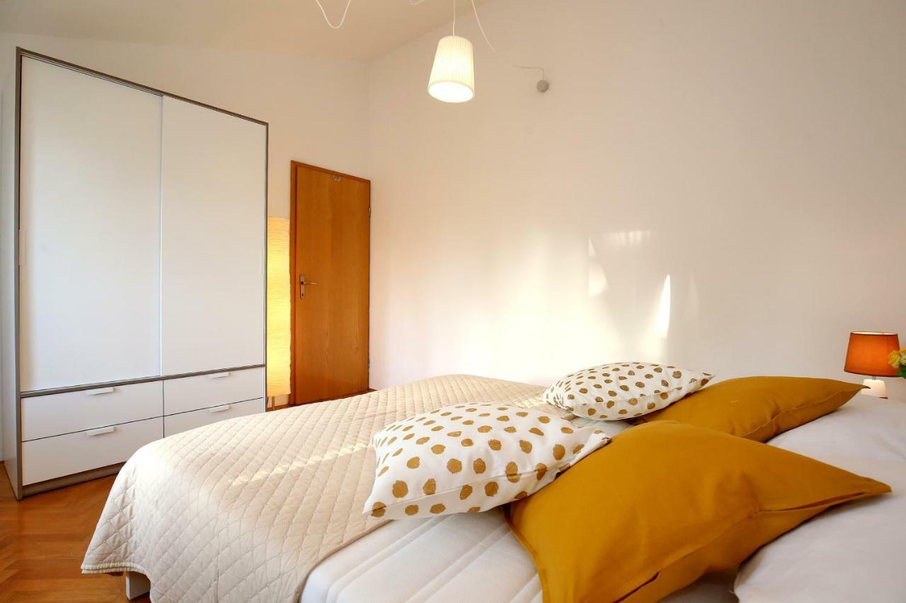 Apartments Ines Murter Exterior photo