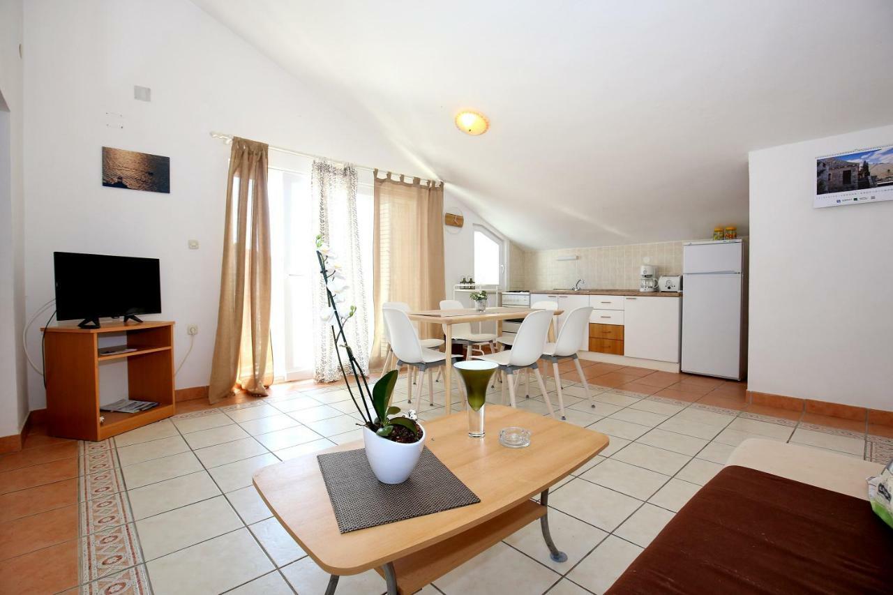 Apartments Ines Murter Exterior photo
