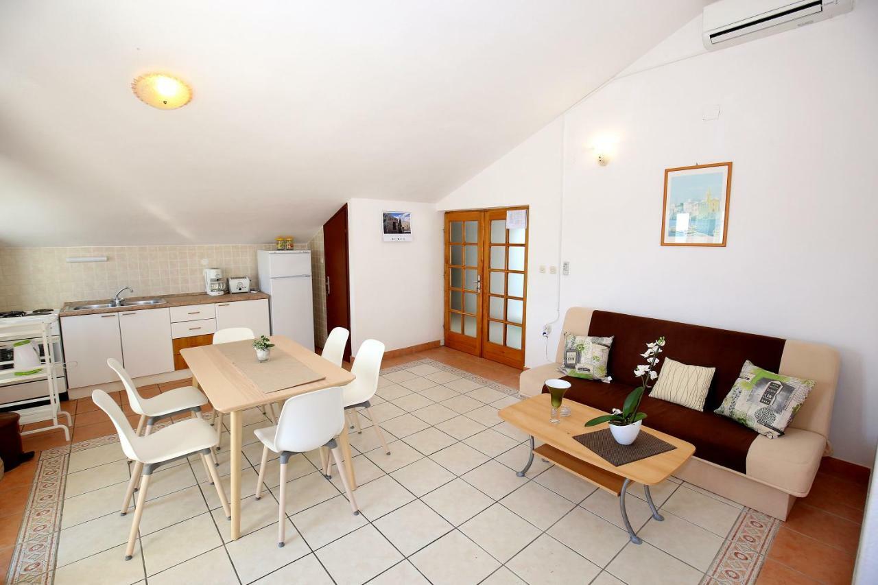 Apartments Ines Murter Exterior photo